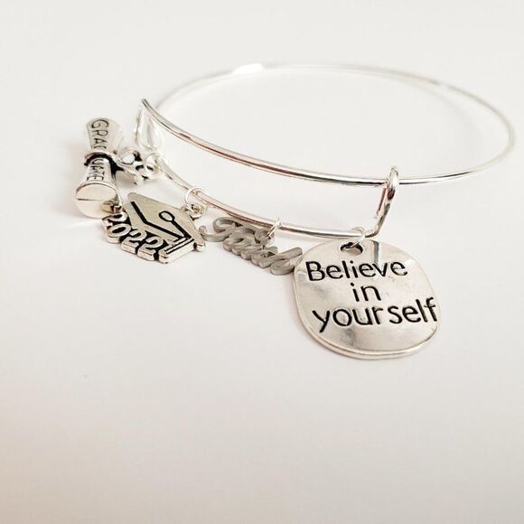 Class of 2022 Graduation Charm Bracelet, Graduation Gift, Senior Graduate - Picture 8 of 13